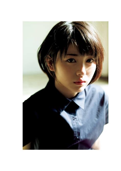 She won the grand prix in the second flyingdog audition in 2017. ブレイク中の浜辺美波ちゃんの最新写真集が可愛すぎると話題 ...