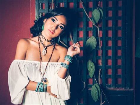 قبلت الفنانة سلمى أبو ضيف تحدي الفنانة هنا الزاهد لها في الخير، وخرجت بفيديو كشفت عن قبولها للتحدي وتكفلها بعدد من الأسر المصرية. صورة - سلمى أبو ضيف تكشف عن شقيقتها .. تشبهها لهذه الدرجة ...