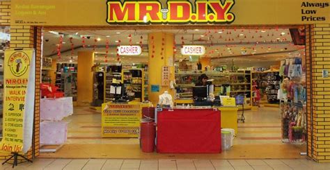 The company sells over 14,000 types of products in ten categories including furnitures, computer accessories, household and toys. MR DIY SELAYANG MALL SILA AMBIL PERHATIAN PERKARA NI ...