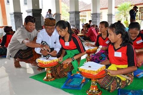 Badung Gelar Pelatihan Penyuratan Lontar Upaya Pelestarian Penulisan