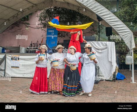 Bogotá Colombia Septiembre 09 2017 Grupo De Danza Folclórica