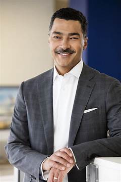 United Airlines Analyst Salary