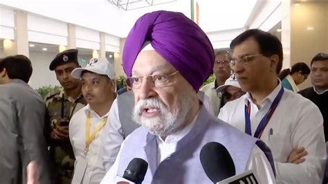 hardeep singh puri recounts benefits of pm ‘svanidhi se samriddhi scheme for street vendors