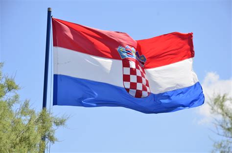 Die flagge von kroatien wurde am 22. Kroatien Nationalhymne / Fahne / Flagge › Nationalhymnen ...