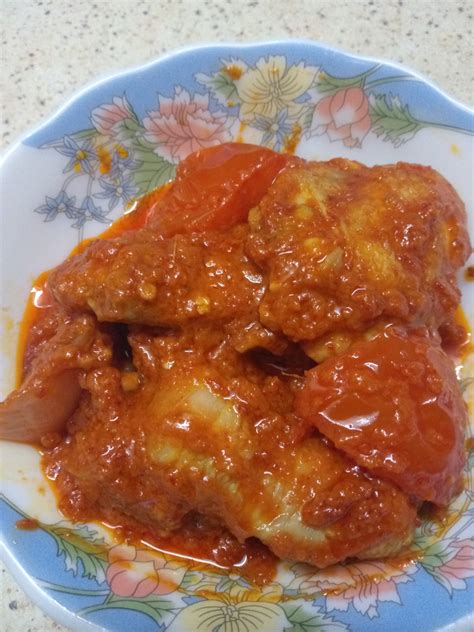 Rasa ayam yang lembut kenyal sangat menepati citarasa orang malaysia. Resepi Ayam Masak Merah (Resepi Paling Mudah ) - Resepi.My