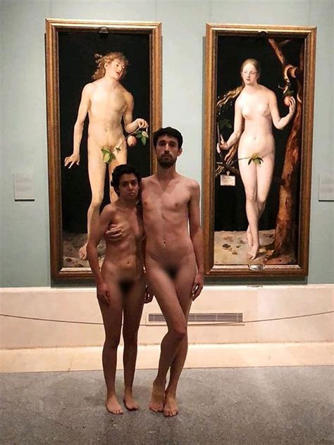 como adán y eva una pareja se desnudó en el museo del prado infobae