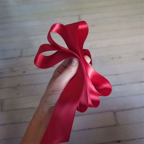 How To Tie A Bow Ribbon How To Tie A Bow With Ribbon Creative Handicraft
