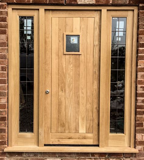 Did you know that plain glass isn't the only option for your new front or back door? Oak front door, frame & side lights set - Made for a ...