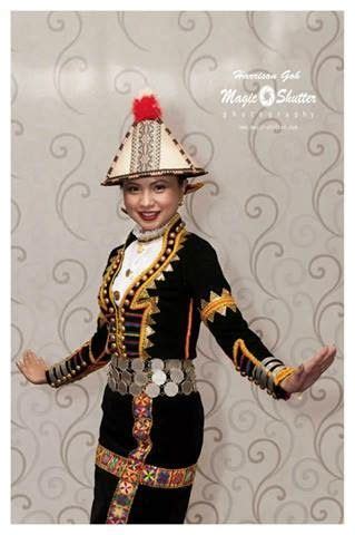 Pakaian istiadat masyarakat kadazan dari penampang. paren nyawi's blog: Kadazan Papar@Borneo Hornbill Festival ...