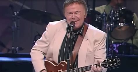 Legendary Roy Clark Delivers Wistful Performance Of ‘yesterday When I