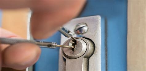 What To Consider When Choosing A 24 Hour Locksmith For Your Home