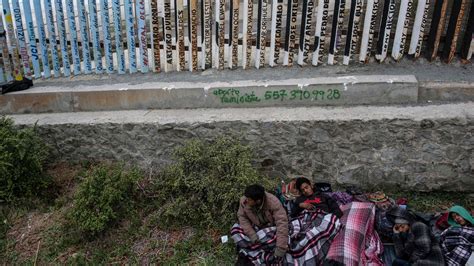 First Wave Of Migrants In Caravan Reaches Us Border In Tijuana The
