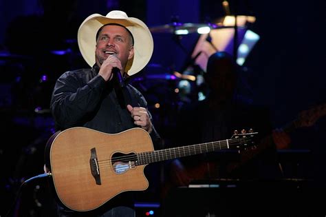 Everything You Need To Know About Garth Brooks Ma Dive Bar Show