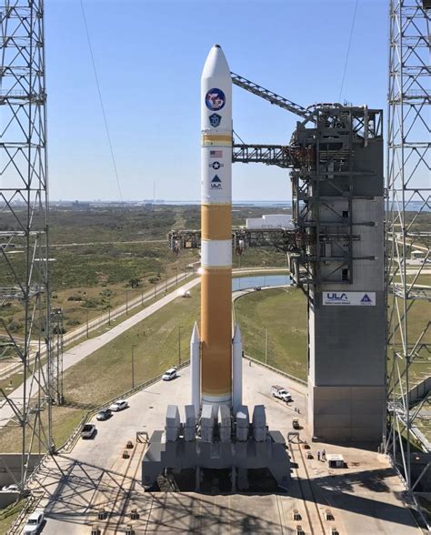 Photos Launch Pad Gantry Retracted From Delta 4 Rocket Spaceflight