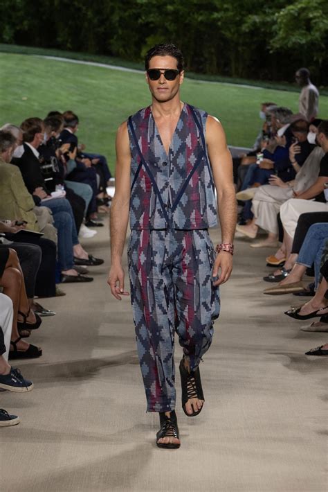 Giorgio Armani Spring Men S Fashion Show The Impression