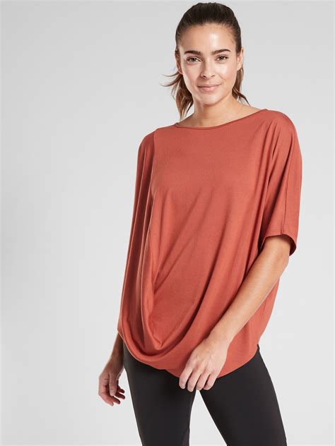 Dolman Tee Athleta In 2020 Workout Tops For Women Athletic Tops