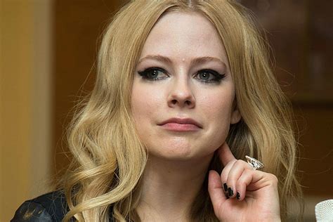 The avrillavigne community on reddit. Avril Lavigne Tearfully Recounts Battle With Debilitating Lyme Disease