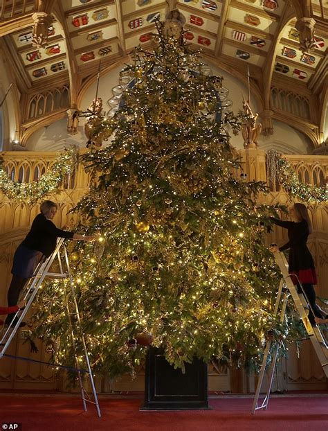 Windsor Castles Beautiful Christmas Tree Daily Mail Online