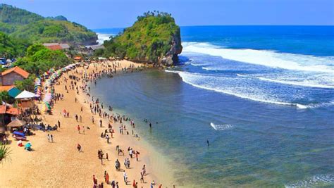 Wisata pantai gandoriah di sumbar (foto: Tiket Masuk Pantai Indrayanti Jogja - JadwalTravel.com