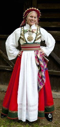 swedish folk costumes klær damemote kultur