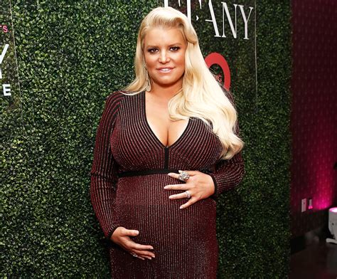 Pregnant Jessica Simpson Cradles Bump In An Unexpected Outfit