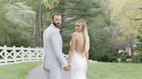 Golfer Dustin Johnson Marries Long Time Partner Paulina Gretzky In Tennessee Wedding Firstsportz