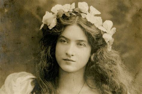 Female Beauty Trends In The Victorian Era Aestheticsurge Victorian