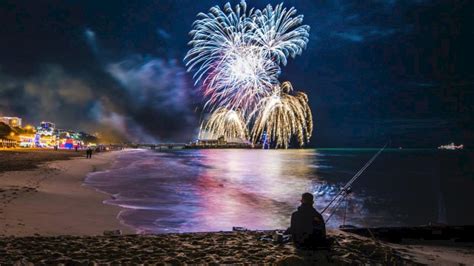 19 Fireworks Beach Wallpapers