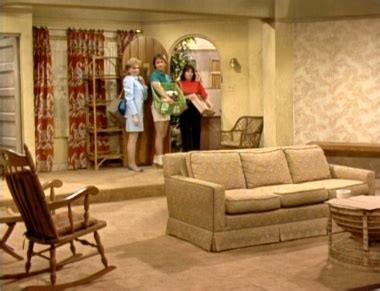 Crafted of manufactured wood in a fashionable finish, this tv. NAME THAT TV HOUSE! Which famous TV show is this living ...
