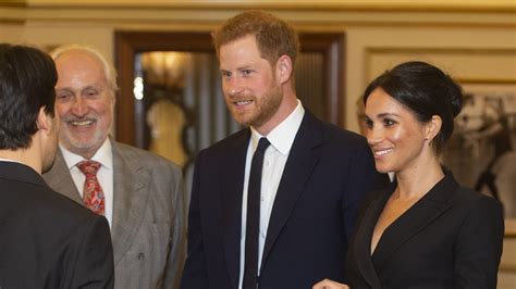 Herzogin meghan und ihre schönsten looks in afrika. Herzogin Meghan: Vier Style-Verstöße in nur einem Outfit ...