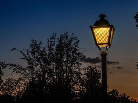 Solamente al disminuir el nivel de luz es importante tener en cuenta la luz artificial, la frecuencia de imagen prioritaria o la calidad de imagen. La exposición a la luz artificial, nuevo factor de riesgo ...