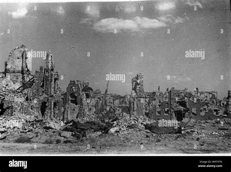 Destoyed Buildings In Stalingrad 1942 13 Stock Photo Alamy