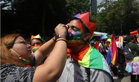 fotos marcha del orgullo lgbt en la cdmx “más empatía menos orgullo”