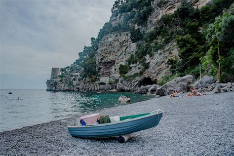 While it has some of the same worldly air as positano's, it seems more chaotic and possibly even more crowded. Five Free Beaches on the Amalfi Coast | ITALY Magazine