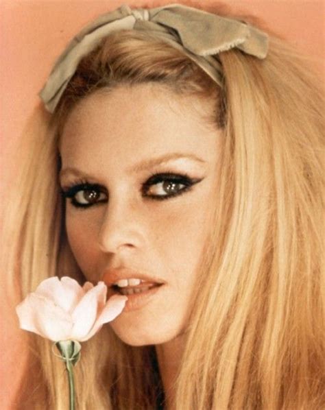 Brigitte Bardot I Adore This Hairstyle And Makeup Look Dramatic Dark Lined Cat Eyes Nude Lip