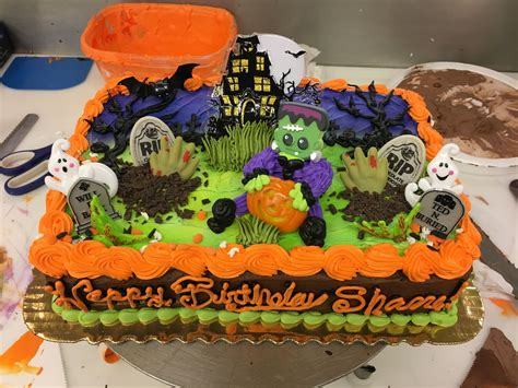 Graveyard Cake Halloween Cake Decorating Halloween Cakes Halloween