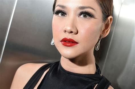 Selasa, 18 mei 2021 belakangan, penampilan bunga citra lestari tampak berbeda dari sebelumnya. Alasan Bunga Citra Lestari Foto Bareng Al Ghazali, Biar ...