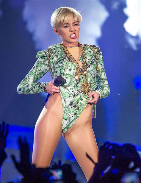 Miley Cyrus Performs At Bangerz Tour In Lyon Hawtcelebs