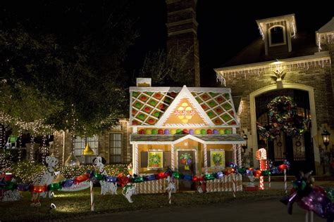 Life Size Gingerbread House Holiday Decorations At 3027 Qu Flickr