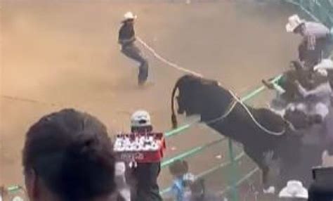 toro salta hasta las gradas en jaripeo de zirahuén michoacán video paco zea