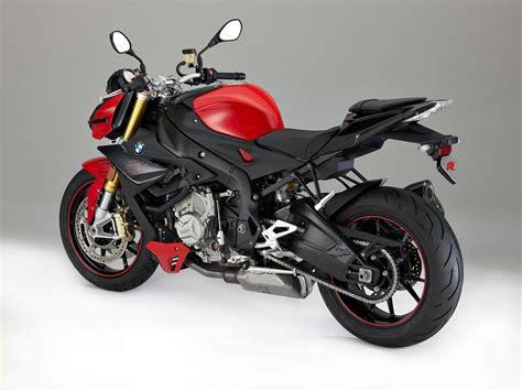 Dynamic roadster outside, superbike dna inside. 2017 BMW S1000R Gets Updated