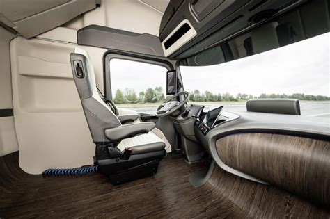Meet Mercedes Benz S Futuristic Autonomous Truck Concept Video