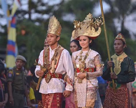 Mengenal Baju Adat Lampung Lengkap Budayanesia Riset Sexiz Pix