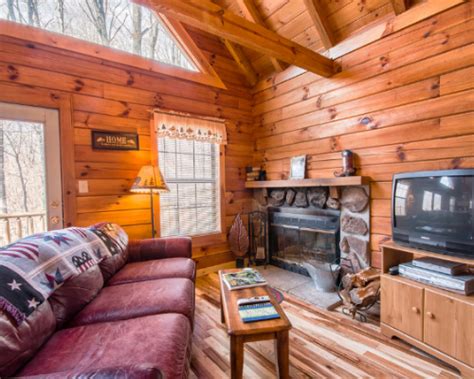 The kitchen was fully equipped with all kitchen utensils, coffee maker (regular and pod style), toaster oven, toaster and slow cooker. McKinley Cabin - Hocking Hills - Old Man's Cave - Ohio