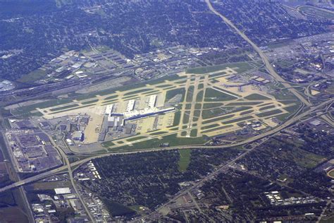 Louisville Airport Sdf This View Looks West Runways 17l Flickr