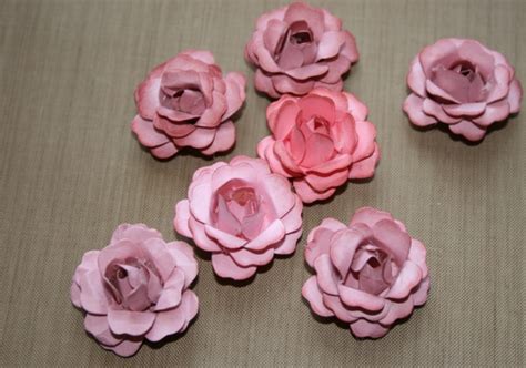 These wood pallet christmas trees are perfect for decorating your home, porch, or yard this december. Shabby Beautiful Scrapbooking: Shabby chic paper roses ...