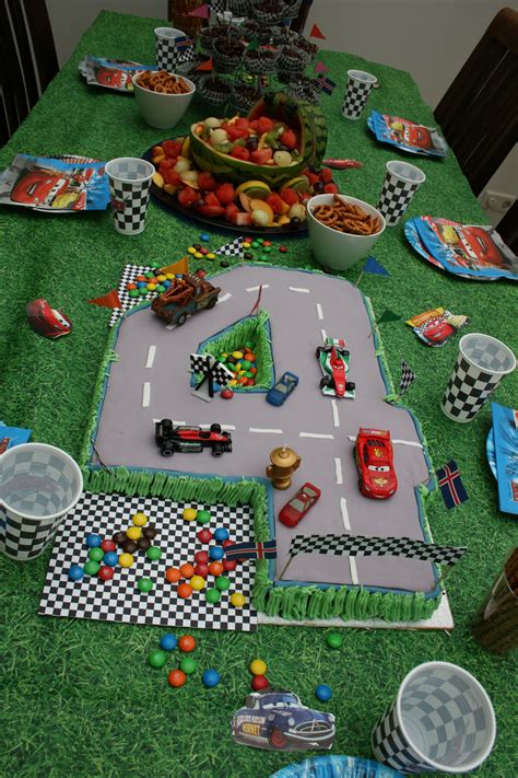 Farm parties are huge and the amount of customization is practically limitless. Pin on Birthday cakes and more