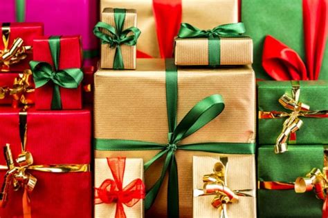 Well, it surely is an exciting idea to gift your loved ones something that compliments their personality. Top 5 Gifts To Surprise Your Loved Ones This Christmas ...