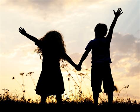 Es como el pegamento que solidifica el amor que se deben tener los seres humanos los unos a los otros. Frases de Amor y Amistad - Las mejores citas para enamorar ...