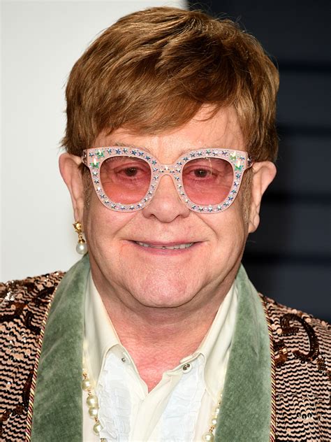 25 march 1947) is an english singer, songwriter, pianist, and composer. Elton John - AdoroCinema
